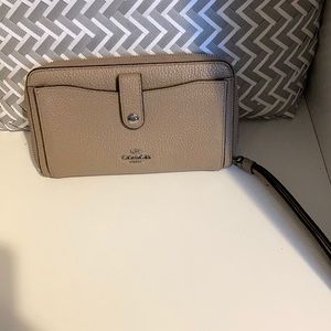 Wristlet Coach wallet